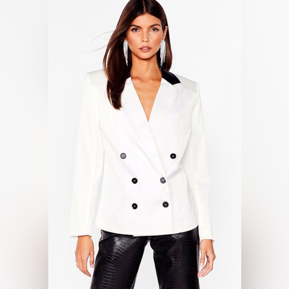 Nasty Gal blazer 🤍🖤